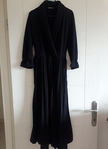 38 Beden Günlük uzun,pileli siyah elbise