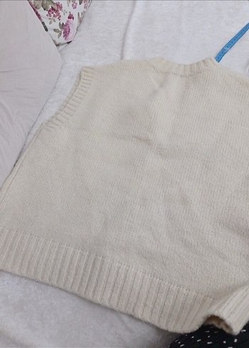 V Yaka kırık beyaz krem tonunda  Triko Süveter - Görsel 3