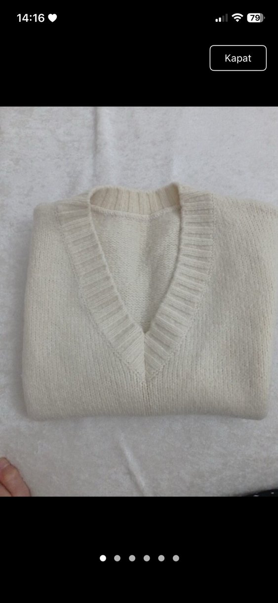 V Yaka kırık beyaz krem tonunda  Triko Süveter - Görsel 2