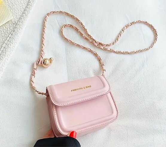 Pembe omuzdan askılı mini canta
