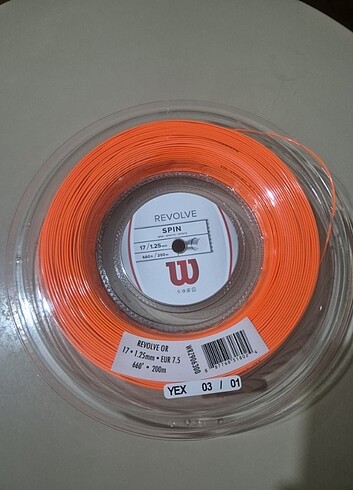 Wilson Revolve spin 17 1.25 mm turuncu kordaj 