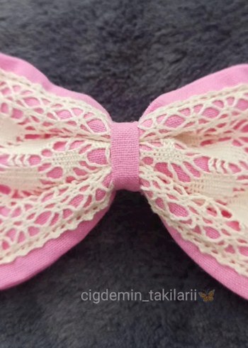 Pembe Dantel Detaylı Örgü Fiyonk Saç Aksesuarı