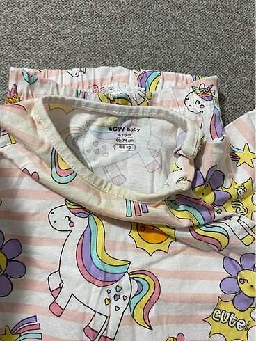 LC Waikiki LCW bebek pijama takımı 6-9 ay. Çok tatlı yaka kısmında çok hafi