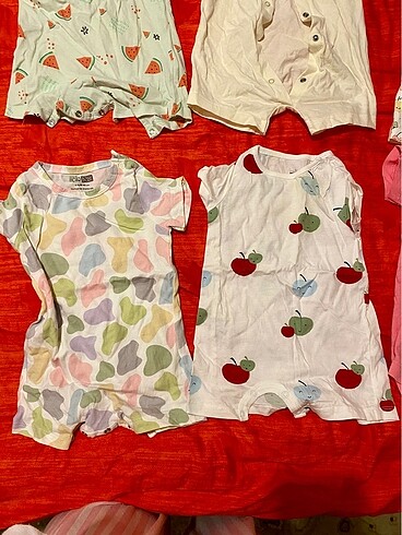 HelloBaby Kısa kollu bebek çıtçıtlı body tulum 3ay. Kimi sıfır kimi birler