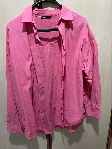Pembe gömlek