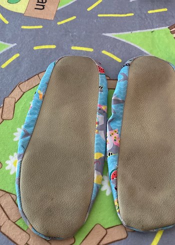 Renkli Çocuk deniz veya havuzda kullanılan bir ürün - Görsel 5