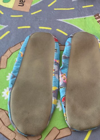 Renkli Çocuk deniz veya havuzda kullanılan bir ürün - Görsel 6