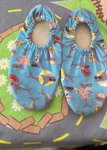 Renkli Çocuk deniz veya havuzda kullanılan bir ürün - Görsel 4