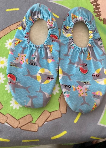 Renkli Çocuk deniz veya havuzda kullanılan bir ürün - Görsel 3