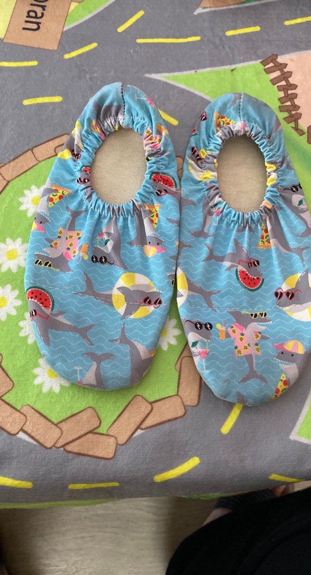 Renkli Çocuk deniz veya havuzda kullanılan bir ürün - Görsel 4