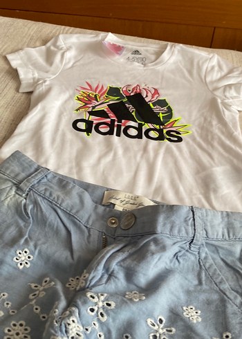Beyaz Baskılı Adidas Kız Tişörtü ve şortu takım olarak satılıyor - Görsel 6