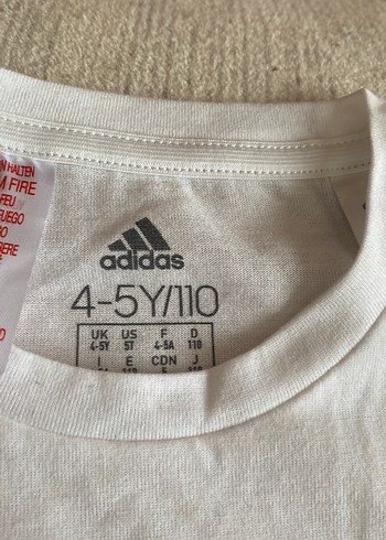 Beyaz Baskılı Adidas Kız Tişörtü ve şortu takım olarak satılıyor - Görsel 5