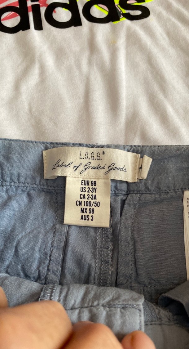 Beyaz Baskılı Adidas Kız Tişörtü ve şortu takım olarak satılıyor - Görsel 4