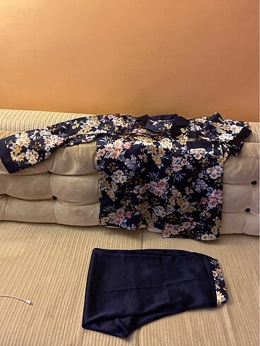 38 Beden Sıfır bir ürün saten bayan pijama takımı 38beden