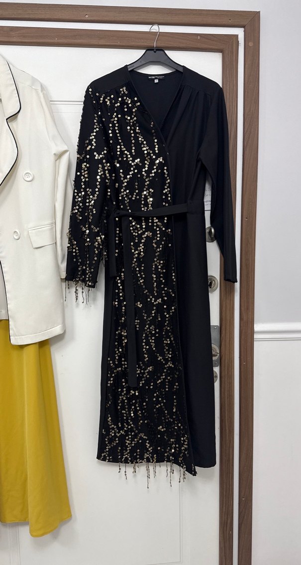 Önü Desenli Drapeli Siyah Uzun Elbise - Görsel 2