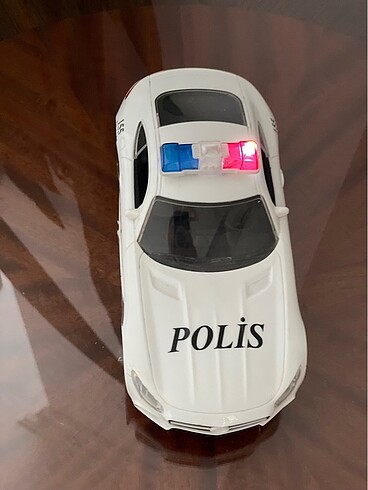 Uzaktan kumandalı ışıklı polis arabası
