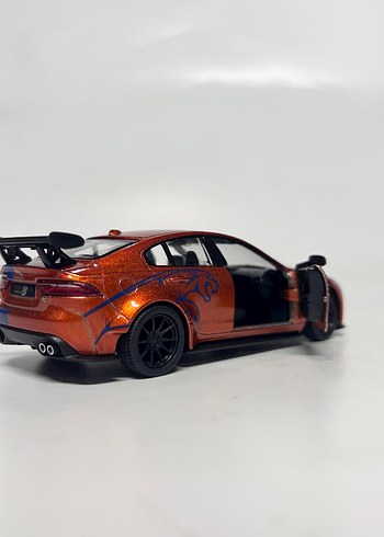  Beden Jaguar XE SV