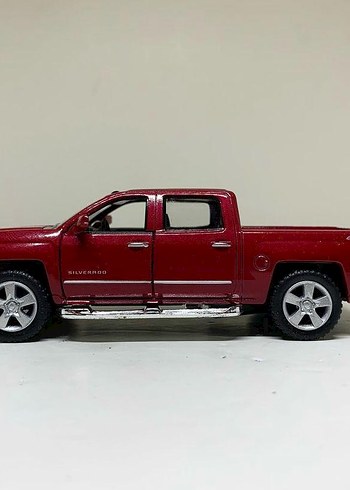 Kırmızı Chevrolet Silverado