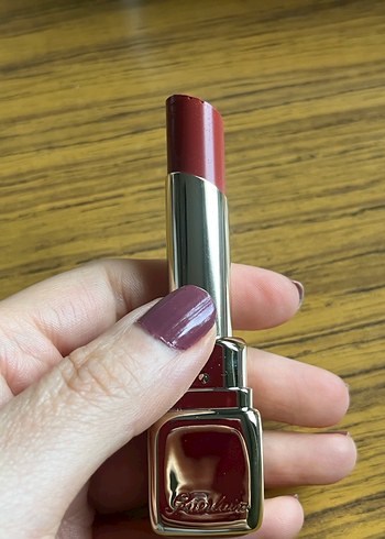 Guerlain Kiss Kiss Parlak Kırmızı Ruj 139 - Görsel 4