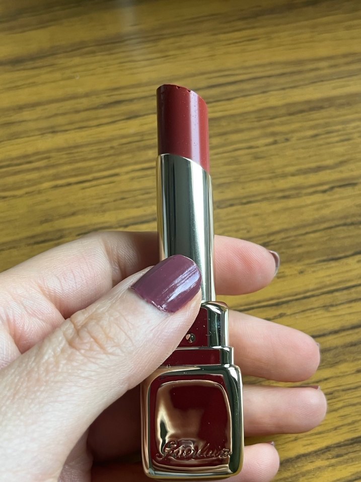 Guerlain Kiss Kiss Parlak Kırmızı Ruj 139 - Görsel 4