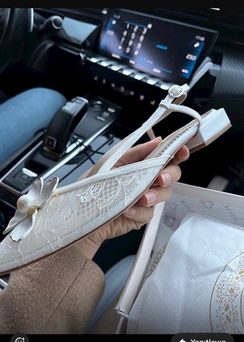 Zara Dantel Detaylı Beyaz Stiletto Gelin Ayakkabısı