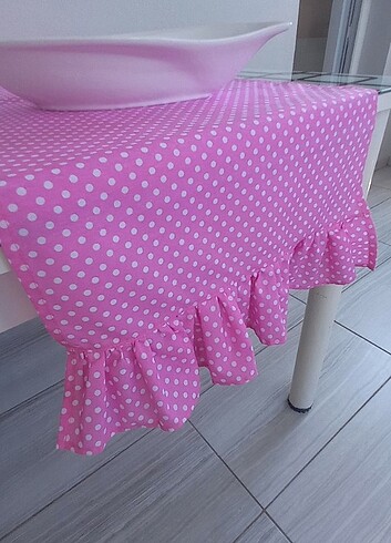 PEMBE PUANTİYELİ FIRFIRLI RUNNER TEK FİYAT 100 TL