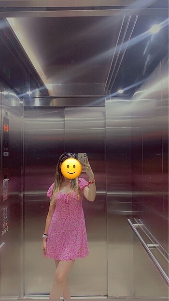 pembe çiçekli yaz elbisesi
