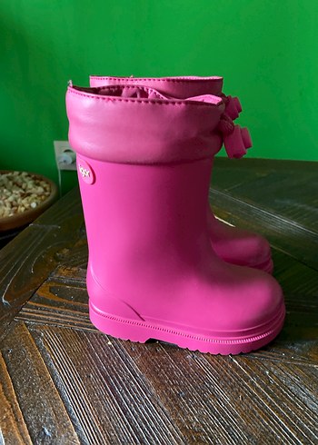 Kız Çocuk Pembe Lastik Bot