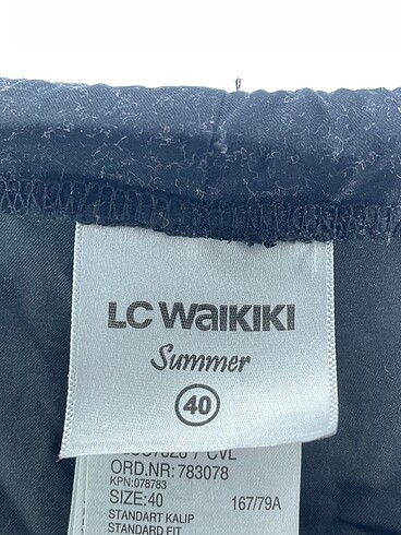 40 Beden siyah Renk LC Waikiki Mini Şort %70 İndirimli.