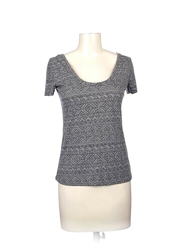 PreLoved T-shirt %70 İndirimli.