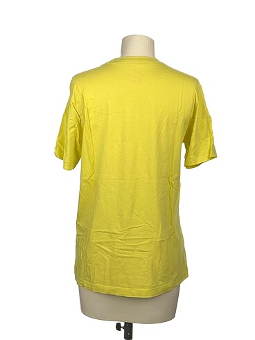 m Beden Nike T-shirt %70 İndirimli.