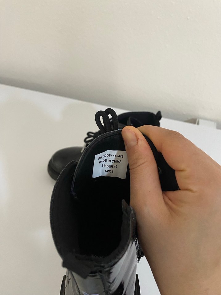 Kızlar İçin Siyah Rugan Goth Botlar - Görsel 2