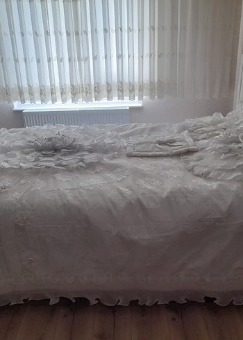 İşlemeli Parlak Beyaz Yatak Örtüsü - Görsel 4