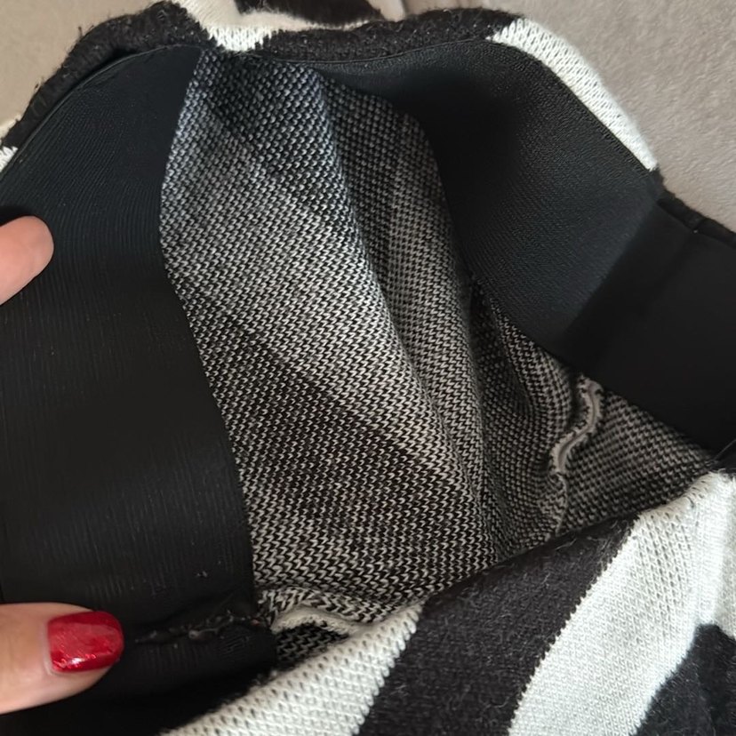 Kadın Gri-Beyaz Çizgili Pilili Kumaş Pantolon - Görsel 2