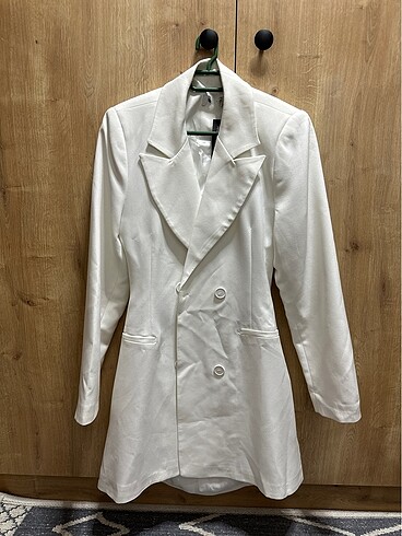Beyaz blazer elbise