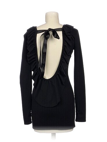 m Beden PreLoved Kısa Elbise %70 İndirimli.
