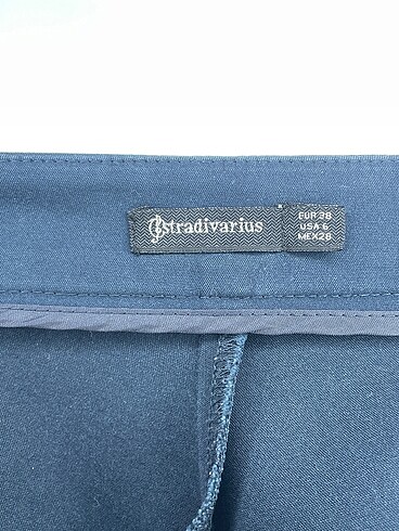 38 Beden lacivert Renk Stradivarius Kumaş Pantolon %70 İndirimli.