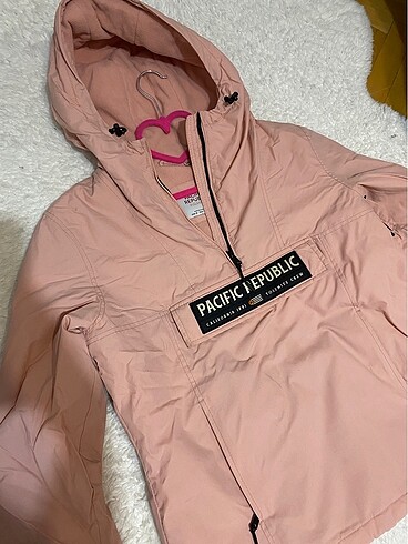 pull&bear yağmurluk pembe