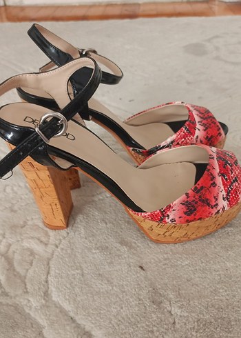 Derimod Kırmızı Desenli Platform Topuklu Sandalet - Görsel 4