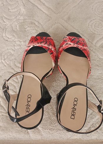 Derimod Kırmızı Desenli Platform Topuklu Sandalet - Görsel 3