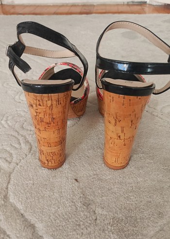 Derimod Kırmızı Desenli Platform Topuklu Sandalet - Görsel 2