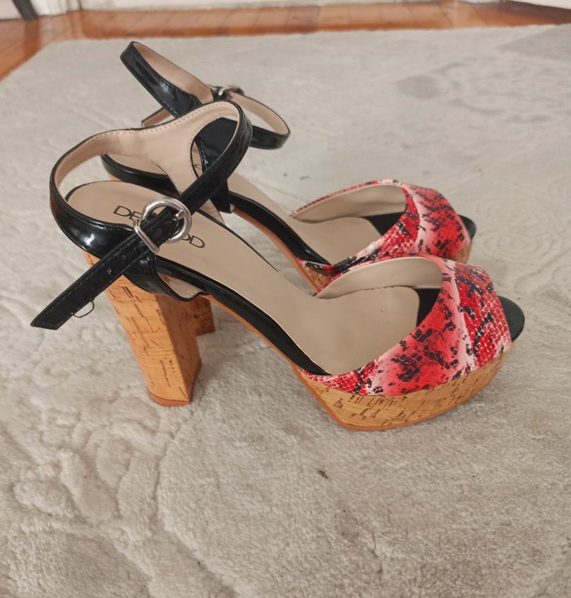Derimod Kırmızı Desenli Platform Topuklu Sandalet - Görsel 4