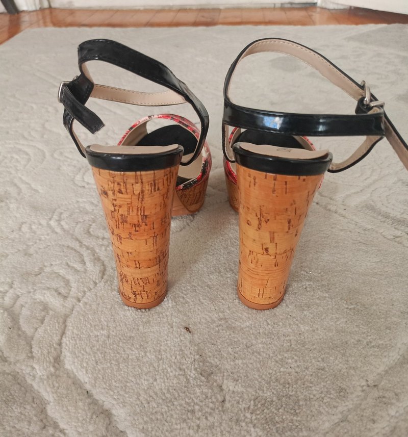 Derimod Kırmızı Desenli Platform Topuklu Sandalet - Görsel 2