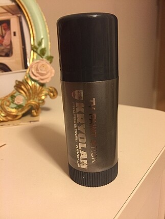 Kryolan TV paint stick tam dolu çok az kullanılması dahi yeterli
