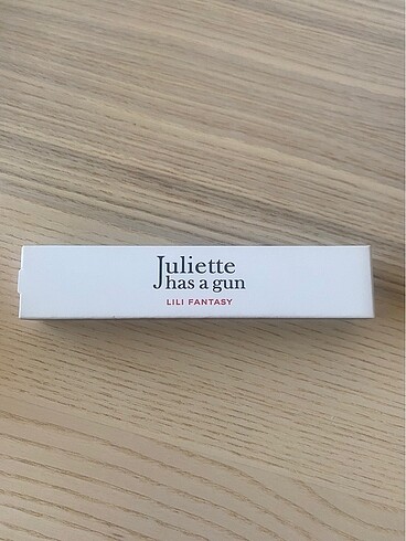  Beden Juliette has a gun lili fantasy 7,5 ml parfüm.