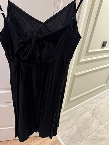 H&M Siyah Sirt Detayli Elbise - Görsel 3