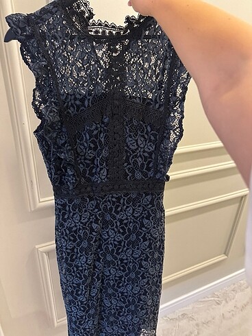 Zara Dantelli Diz Alti Kolsuz Elbise - Görsel 4