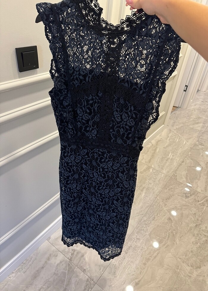 Zara Dantelli Diz Alti Kolsuz Elbise - Görsel 2