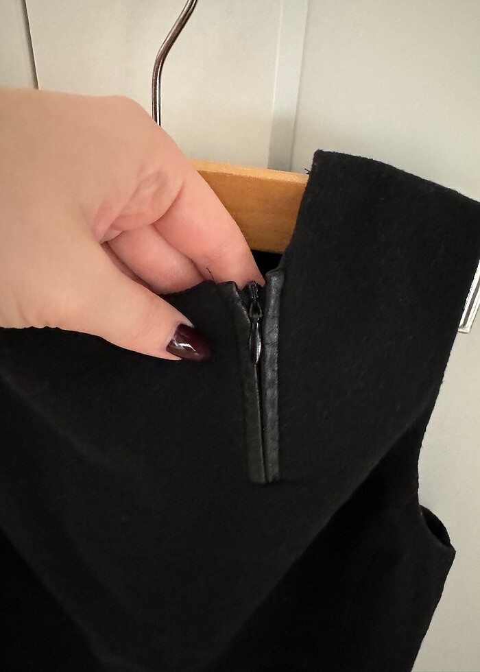 Mango Siyah Kolsuz Bluz - Görsel 2