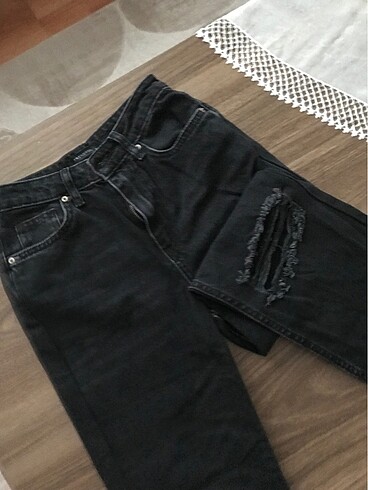 Trenyolmilla yırtık jeans